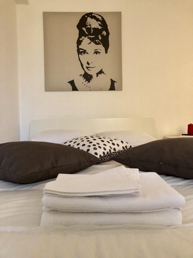 Studio Confort บูคาเรสต์ ภายนอก รูปภาพ